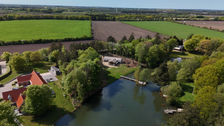 Nybyg villa med naturfarver, Varde