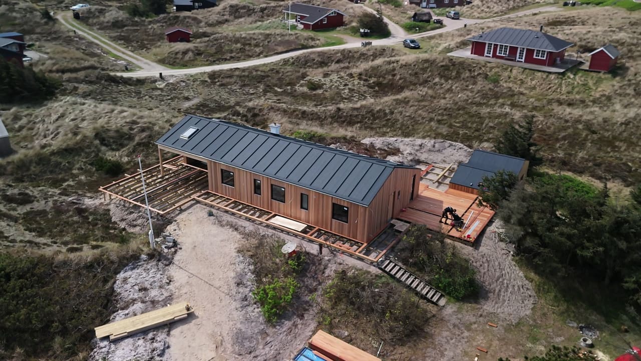 Sommerhuset i Hvide Sande set fra luften